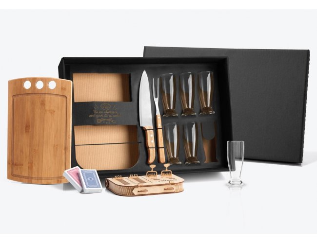 KT-90054 - Kit Churrasco com 6 Copos de Cerveja e Baralho com Marcador de Truco